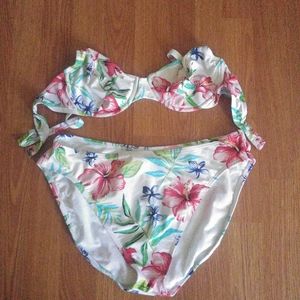 Women 2-Piece Swimsuit Size 16